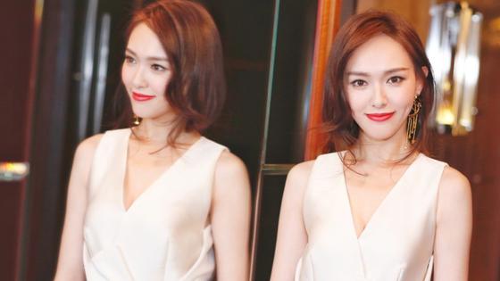 唐嫣性感升级穿深V