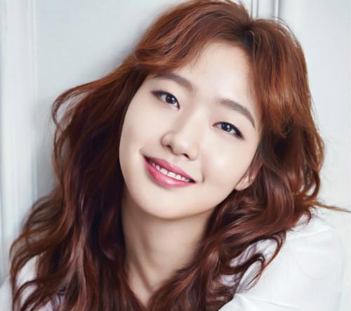 金高银神奇撞脸周冬雨