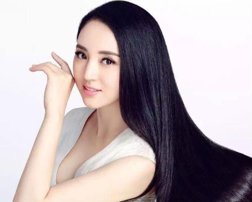 金高银神奇撞脸周冬雨