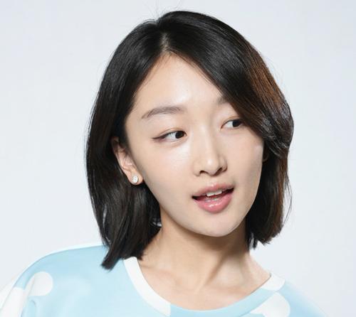 金高银神奇撞脸周冬雨