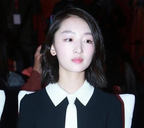 金高银神奇撞脸周冬雨