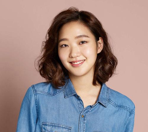 金高银神奇撞脸周冬雨