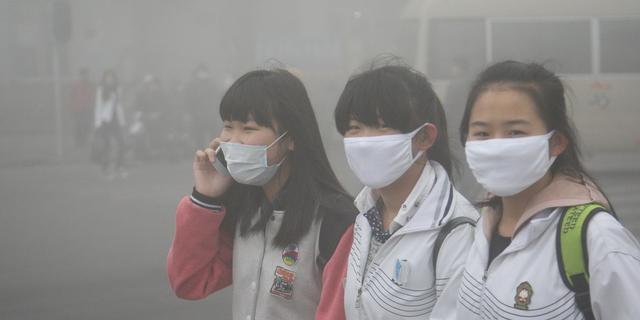 学生雾霾天考试,校长被停职