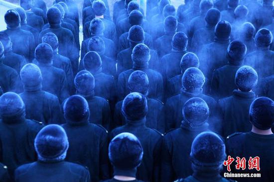 中国军人零下27度仍训练