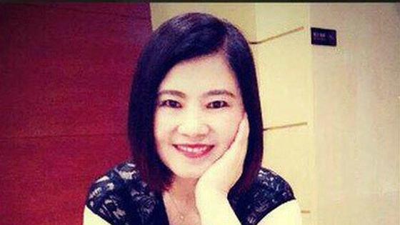 杨洋妈妈首曝光 黑色直发貌美娴静