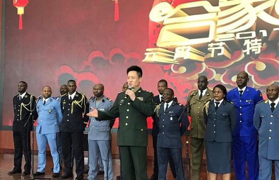 1月13日晚间，有人在网上发布了一段视频，内容为19名留学生身着军装，演唱中国军歌《我是一个兵》与《我爱祖国的蓝天》的片段。据称，表演者为空军指挥学院的留学生们，1月12日，他们与阎维文等歌唱家排演元宵节电视节目。