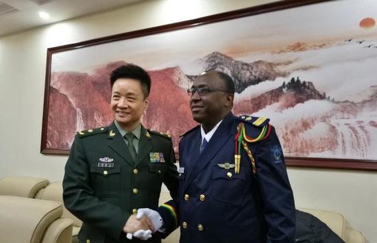 1月13日晚间，有人在网上发布了一段视频，内容为19名留学生身着军装，演唱中国军歌《我是一个兵》与《我爱祖国的蓝天》的片段。据称，表演者为空军指挥学院的留学生们，1月12日，他们与阎维文等歌唱家排演元宵节电视节目。