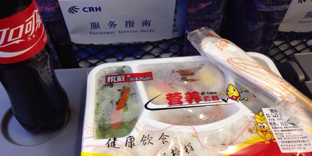 要吃高铁15元盒饭有多难？