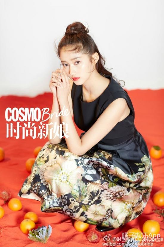 这次的5套look中，只有一套纯白仙女裙搭配粉嫩淡雅的妆容走的是小清新风。