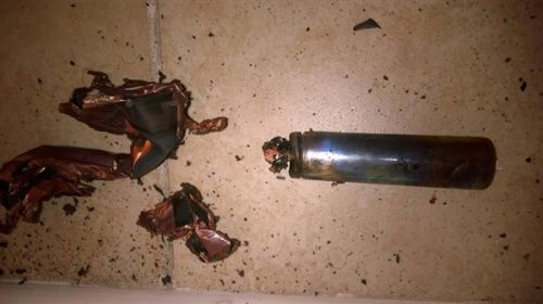 男子吸电子烟突然爆炸