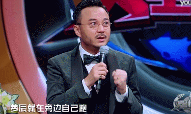  首页 － 八卦 － 八卦
2016综艺节目中最污段子Top10，来不及了快上车！
八卦
舍儿-橘子编辑
12.15 19:20

2016综艺节目中最污段子Top10，来不及了快上车！

好像从去年开始，内地的综艺节目就开始走“污”这个路线了。这两年也特别流行一个词语，叫“老司机”。

不管是电视台的综艺，还是网综，都习惯一言不合就飙车...自从跟着这些老司机上了车之后，腰不酸了，腿也不疼了...

好了废话不多说，总而言之今年橘子君跟着这些老司机学到了不少知识。

大家污，才是真的污嘛。

—————2016年飙车预警的分界线—————
费玉清：吃男娃娃可以多吃一点

自从费玉清“嘿嘿嘿”的段子流传出来之后，我就再也不能好好地直视《一剪梅》了...

当然观众赐“费玉污”这个名字也真不是白赐的，老司机随时随地的开车，什么类型都有。

在今年年初的《国民美少女》中，费玉清就给少女们讲了一个笑话。

说幼儿园的小朋友们分吃巧克力，巧克力被做成了公仔娃娃，有男娃娃和女娃娃。

问女娃娃谁吃的时候，都没有人举手。而问男娃娃谁要吃，大家都分分争抢。

这个时候旁边已经有一个美少女露出了娇羞的笑容，哎哟你很懂费玉清老师的梗嘛。

那这个梗是啥呢？

因为男娃娃，可以多吃那么一点点...一点点...点点...点...

费玉清：带你见见我的内人

费玉清在网络综艺《小哥哥喂喂喂》中更是毫无节制，常常以光速飙车上告诉我。

他和曾宝仪说自己还是完璧之身，并且还带了医生证明。

后来说自己是开玩笑的，因为已经这个年纪了，实在瞒不过去了...

早就自己“人工毁灭”了，“人工毁灭”了，毁灭了！！！

旁边的女主持也是很懂，说“小哥有一双勤劳的双手”。

小哥分分钟接梗冲曾宝仪伸出双手：来见见我的内人吧。

嗯...其实橘子君并没有听懂。（纯洁脸.jpg）
张宇：你不上来，那我就上去

在上《火星情报局》之前，张宇一直都是大家心目中的苦情王子...

结果后来我们才发现，宇哥竟然是这样的宇哥。

今年综艺节目中最广为流传的“污段子”就是3月份时张宇在节目中的“上来”梗了。

先是调侃沈梦辰，说她和杜海涛看的不是恐怖片，是另一种不能看的片，还要领着沈梦辰去看。

宇哥，十三郎is watching you。

然后又拿应采儿开玩笑，说陈小春在家里会让他“上来”，你不上来我就上去了...

小灯一关...哎哟我去...
汪涵：我在给你热菜

《火星情报局》这个节目污段子也是层出不穷，里面的男男女女基本上都是老司机。

第二季中有一期节目，沈梦辰说男友生气了有个屡试不爽的招数，就是要“做”。

钱枫薛之谦他们已经想入非非...

做...做，森莫？

仿佛是等了一个世纪，沈梦辰才说出那个“饭”字。

前方高能预警...

涵哥说：“沈梦辰和男友吵完架之后，就开始小跑。男友问你在干嘛，沈梦辰说：我在给你热菜...”