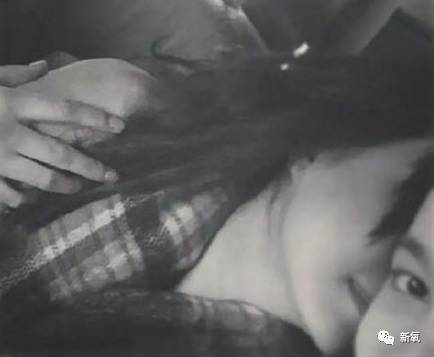 右下角的小哥儿，只露一只眼睛就以为认不出来你了？