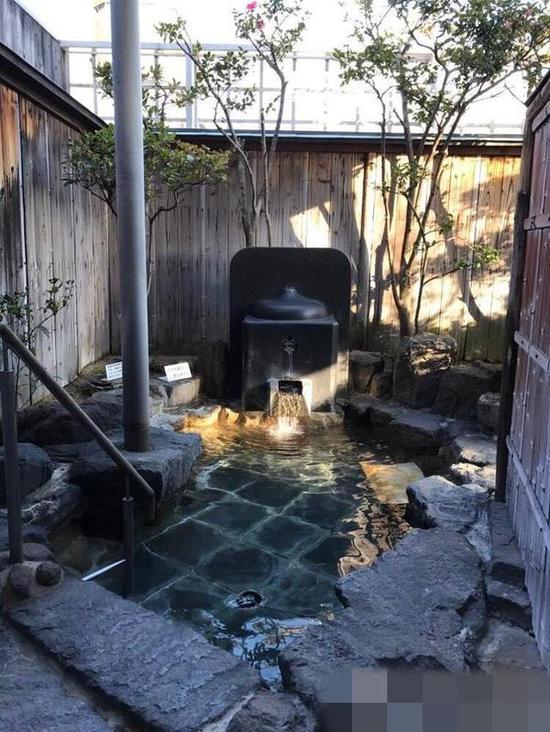 福原爱与老公泡温泉