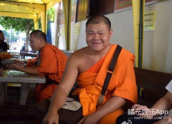 泰国僧侣岳云鹏，不出意外的话，应该跟岳岳有点关系吧...