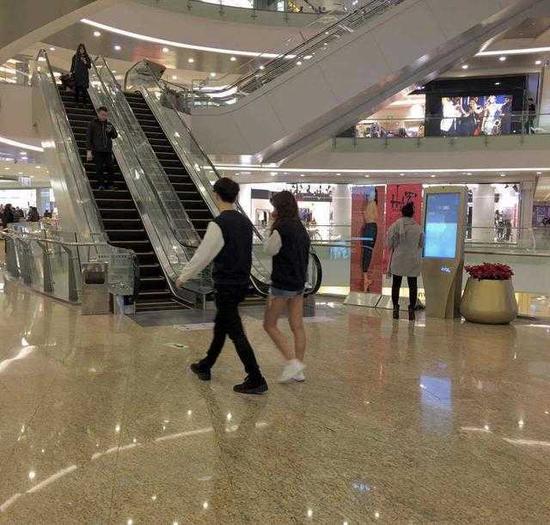 网红一家：吴大伟穆雅斓公开恋情