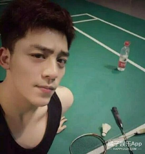 挤眉霍建华，这是我觉得迄今为止比较像的了，而且很邪魅哈～