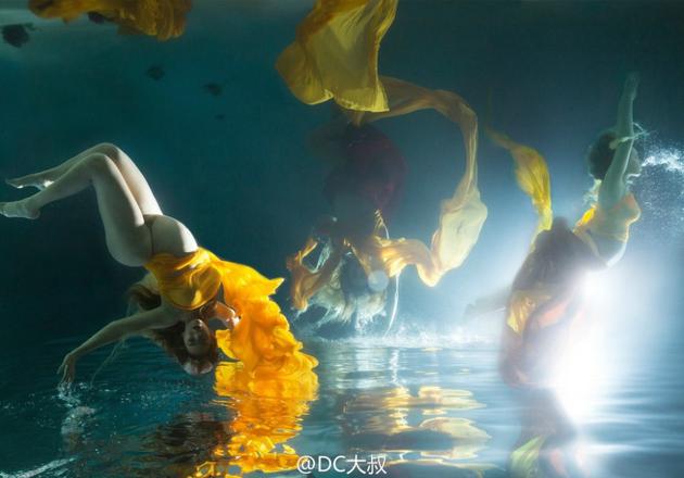 又见大尺度孕照!她全裸拍写真