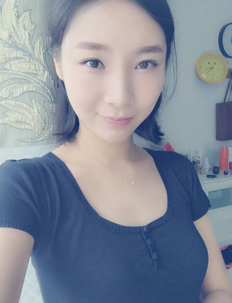 女流说道：“成绩出来后，校长拿来一本厚厚的书，让我选择里面的专业，说你随便挑吧。”