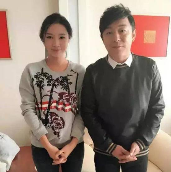 女流现在还是单身。“我的理想型是黄渤，不靠脸，靠才华的那种。”她多次表达对于黄渤的喜欢，也曾在直播中讲述与黄渤见面的场景。