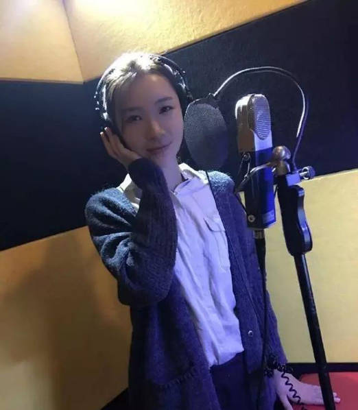 但是即便如此，很多粉丝依旧表示理解，尊重女流的选择，要以学业为先，毕竟当时还是学生。