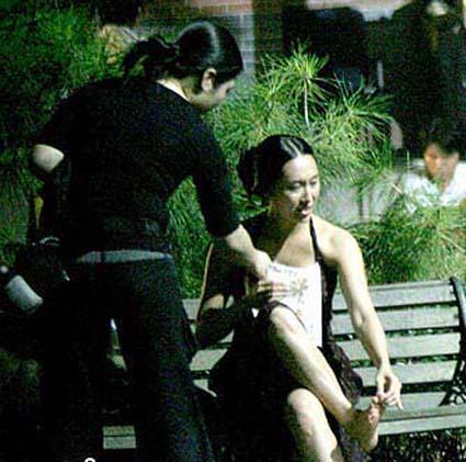 朱茵 脚趾好痒怎么办？我扣扣我扣我扣扣扣！！