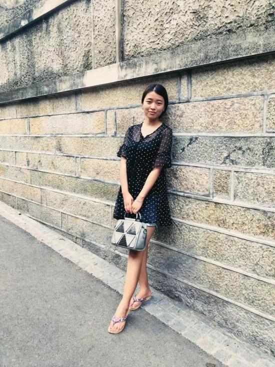 刘佳璐，从小立志成为优秀人民教师，获得全国师范生技能大赛优胜奖，师范生技能大赛试讲说课二等奖、粉笔三等奖和外语节演讲比赛二等奖，全国高师技能大赛二等优胜奖等奖项。