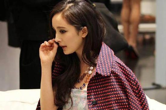 杨幂 幂姐别挖了，有人偷拍。