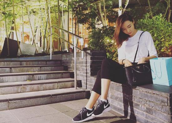 而在北大研究生期间，繁忙的学业和生活上的事情，占据了女流大部分的时间。后来，女流又选择去台湾做一年交换生。这一年多，女流基本告别游戏视频。