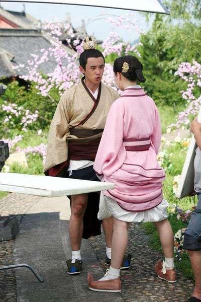 古代人都是这样乘凉的呀！哈哈