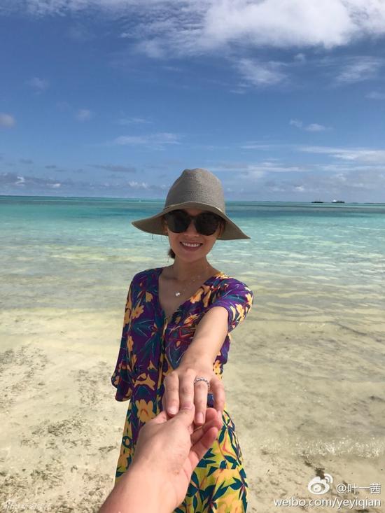 叶一茜牵手田亮秀幸福