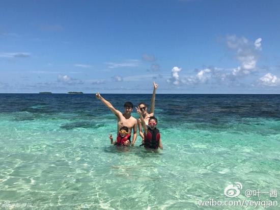 叶一茜牵手田亮秀幸福