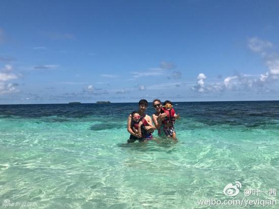 叶一茜牵手田亮秀幸福