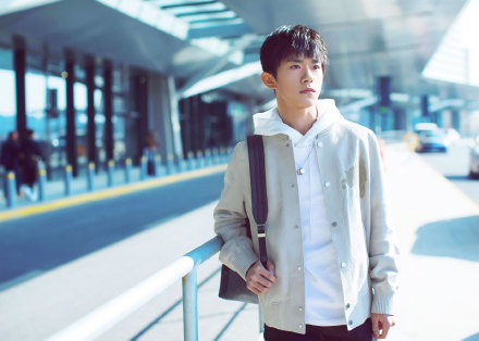 易烊千玺街拍照曝光