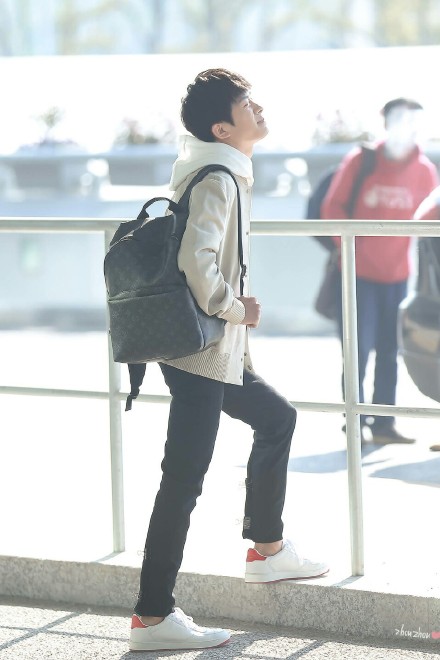 易烊千玺街拍照曝光