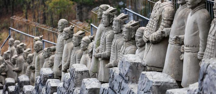 始皇躺枪 “山寨兵马俑”频现