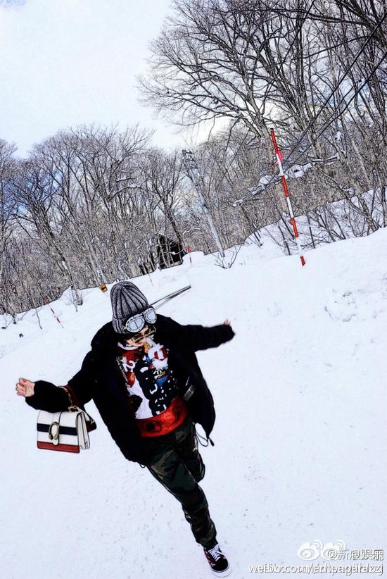 张俪朱镇模亲昵同游日本