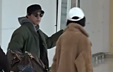 张俪朱镇模亲昵同游日本