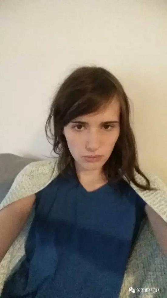 而且这时候小哥已经开始走可爱路线～