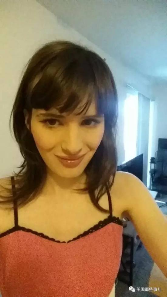 第十七个月，也是她现在的样子。不去计较流言，不去在意别人的样子，如今她已经彻底的实现了自己内心真实的样子，变成了一个高颜值的妹纸。