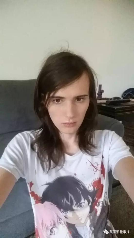 第十四个月。可以看出来脸部的轮廓没有以前那么硬朗了。