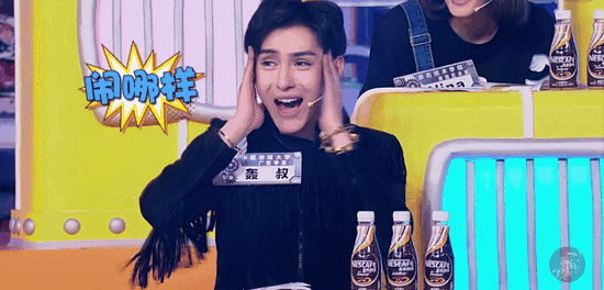 正面高清大头特写的kiss！简直了，他俩这一吻不要紧，在场嘉宾全傻眼了.....