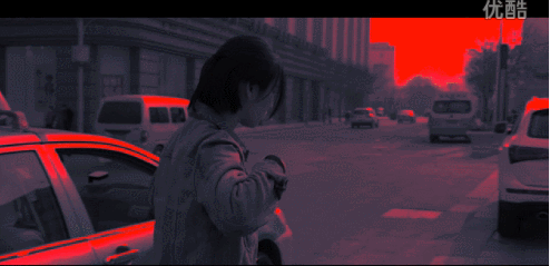 像他俩这种以酷取胜的情侣相处模式确实少见，不一起“干点大事”还真对不起他们这张脸......