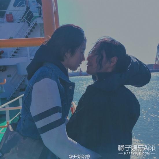 俩人私下的亲密照也不少