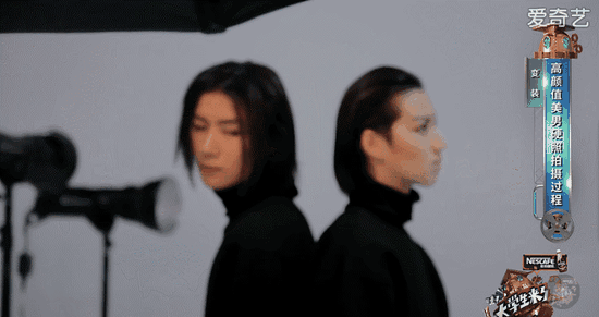 像他俩这种以酷取胜的情侣相处模式确实少见，不一起“干点大事”还真对不起他们这张脸......