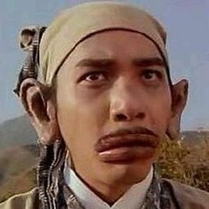 女孩网购韩国泡面欲尝鲜 嘴被辣肿浑身发麻