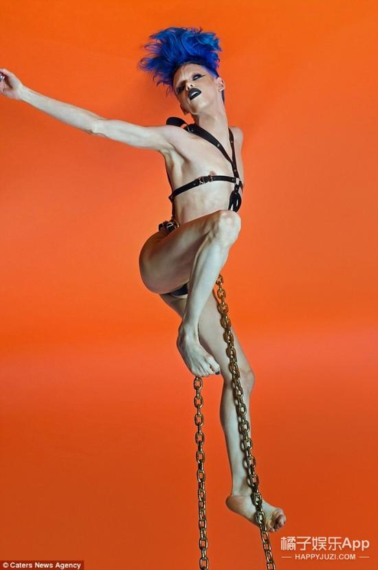 经历100多次手术 只为变成无性别人