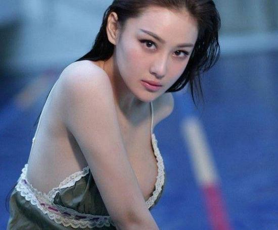 这估计是张馨予最想删除的黑历史 看了直摇头