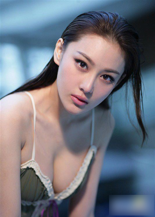 这估计是张馨予最想删除的黑历史 看了直摇头