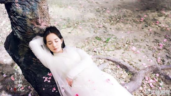 醉卧十里桃林 梦萦前世少年郎