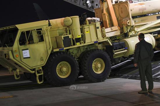 韩联社称，韩国政府证实“萨德”入韩，但否认与军演有关。